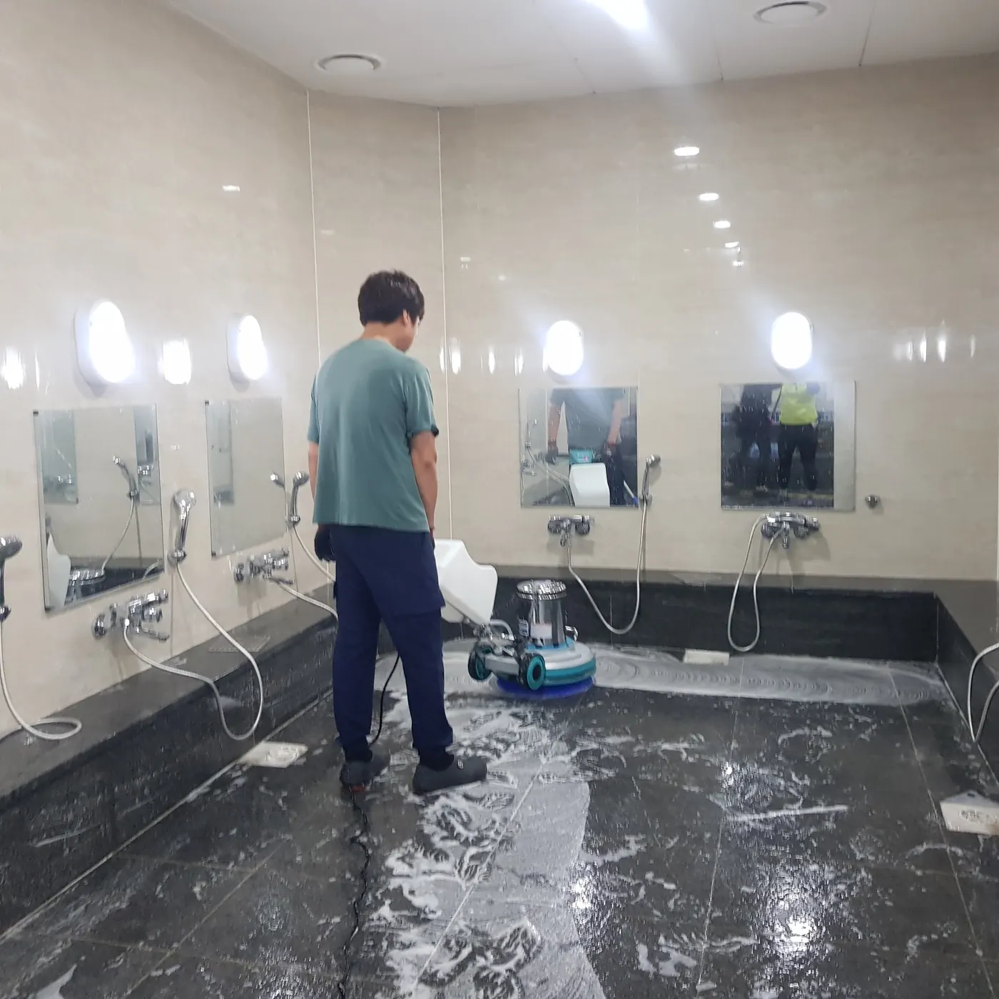 고압 세척 — 광산구 목욕탕청소 현장