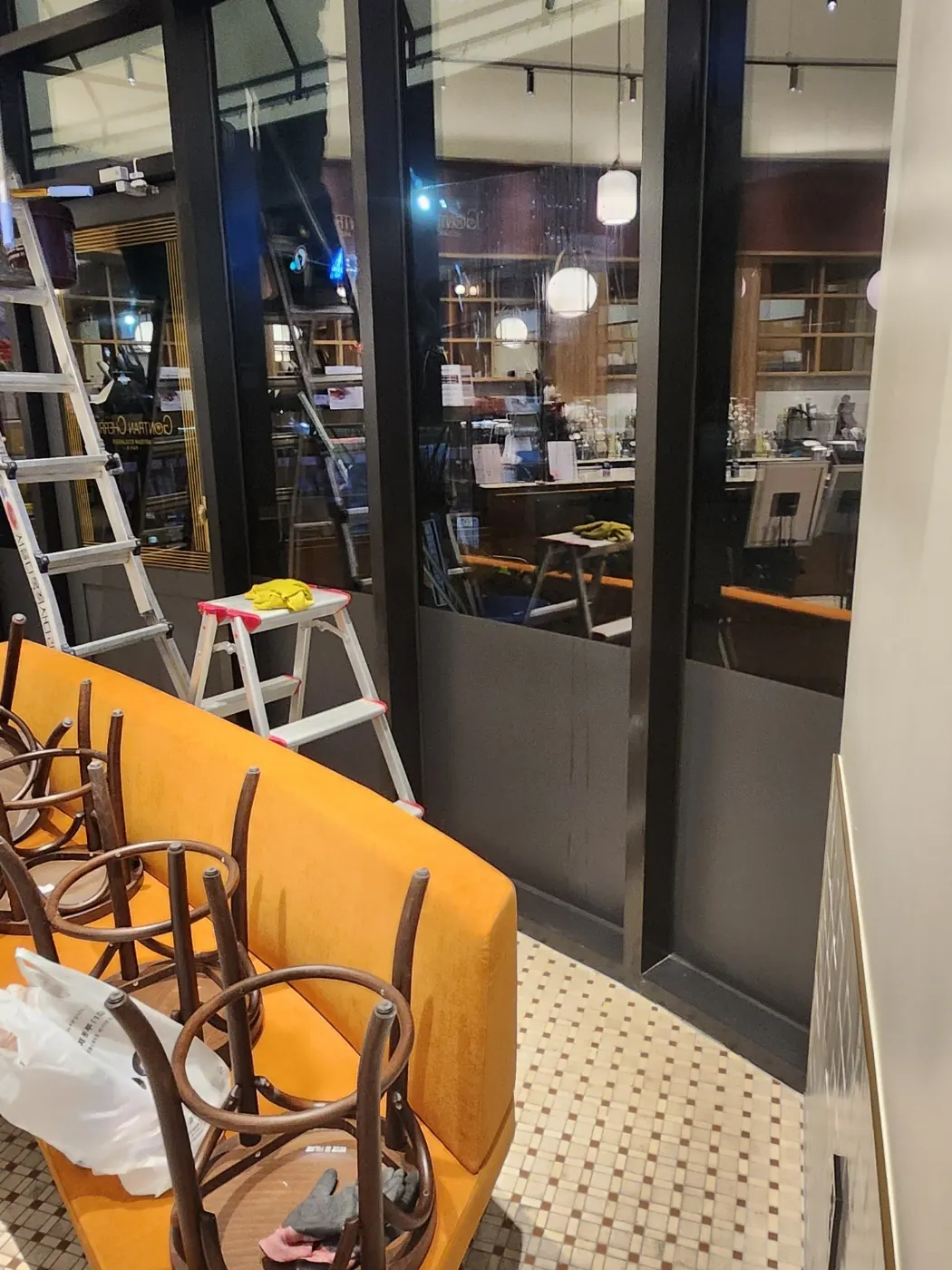 기계 세정 작업 — 광주권 카페청소 현장