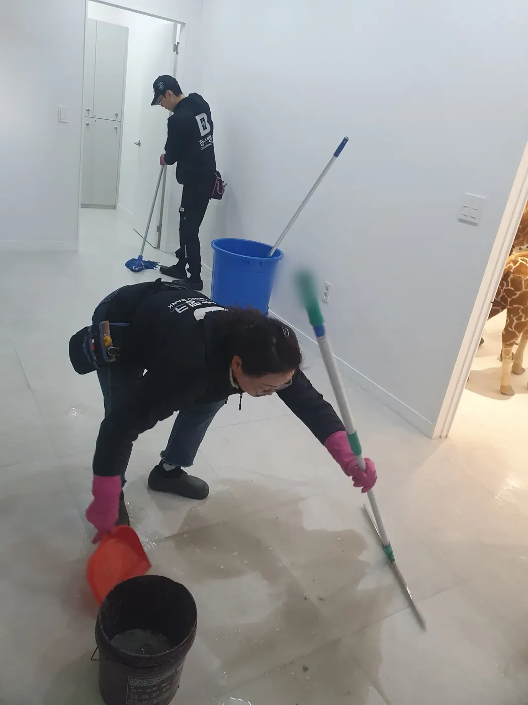 세정 진행 — 두암동 병원청소 현장