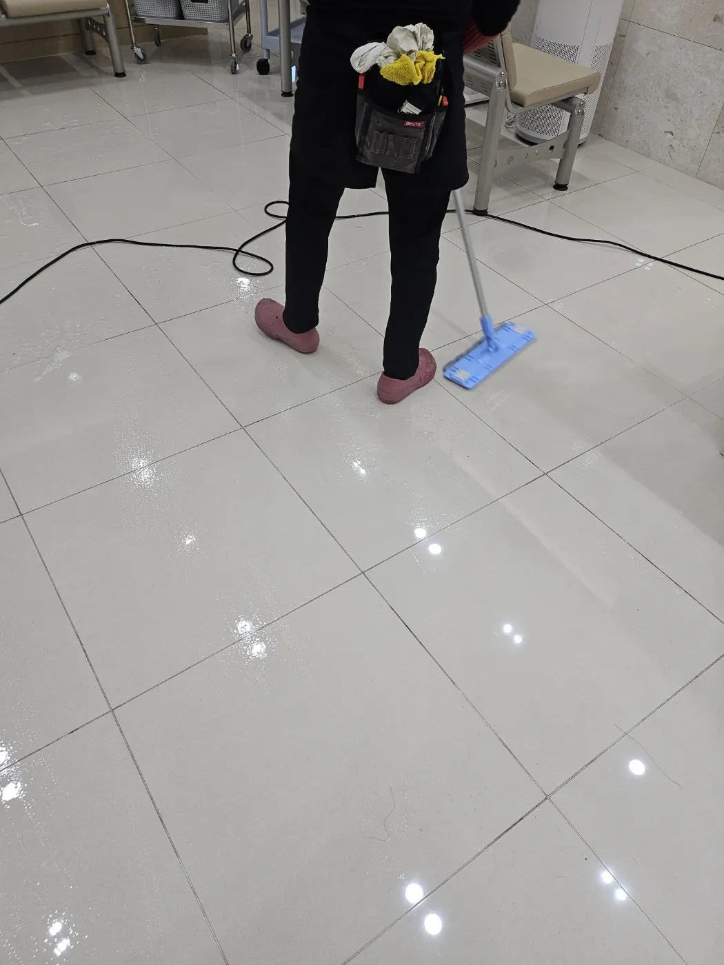 바닥 물걸레 마감 — 광주권 병원청소 현장