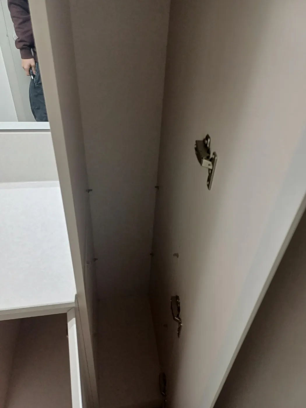 붙박이장 내부 — 행암동 입주청소 현장