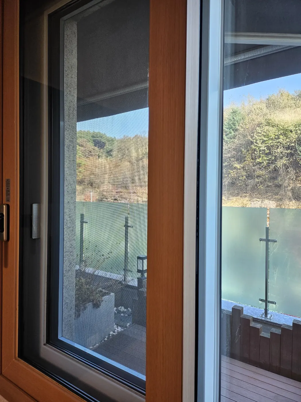 창틀 레일 청소 — 광산동 입주청소 현장