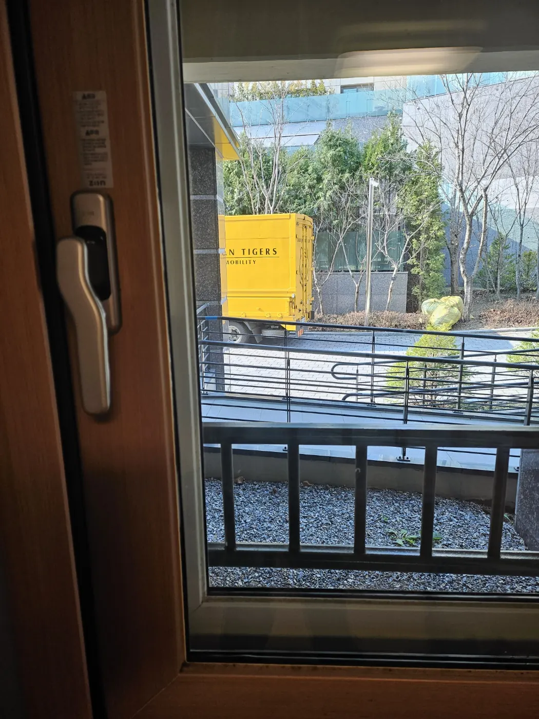 창틀 레일 청소 — 서창동 입주청소 현장