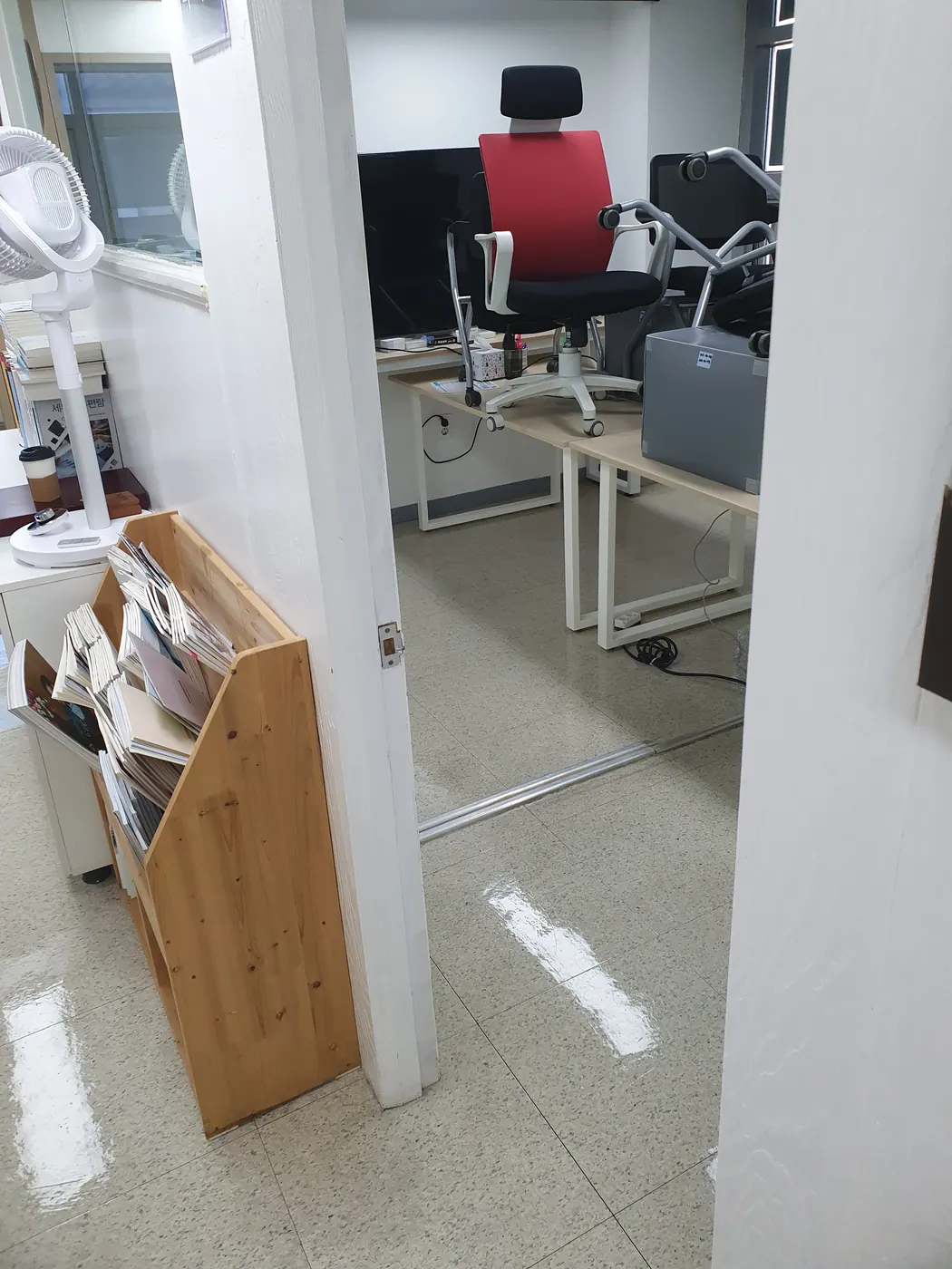 매곡동 사무실청소 시공 현장 — 바닥 광택 마감