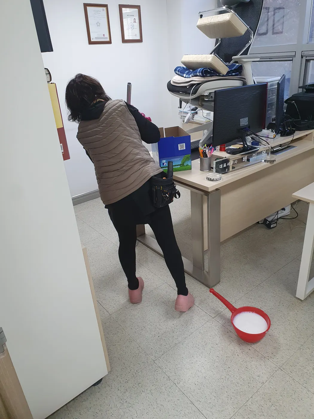 바닥 물걸레 마감 — 북동 사무실청소 현장