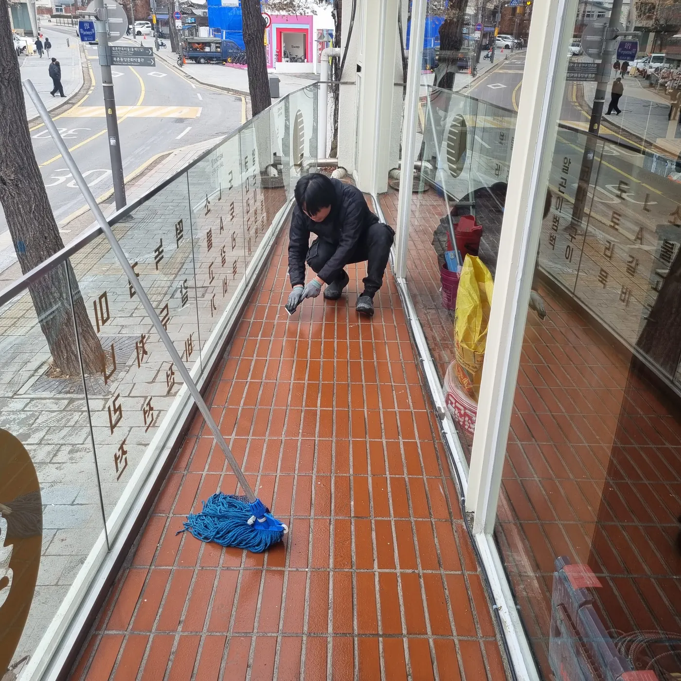 세하동 식당청소 시공 현장 — 바닥 마감 상태