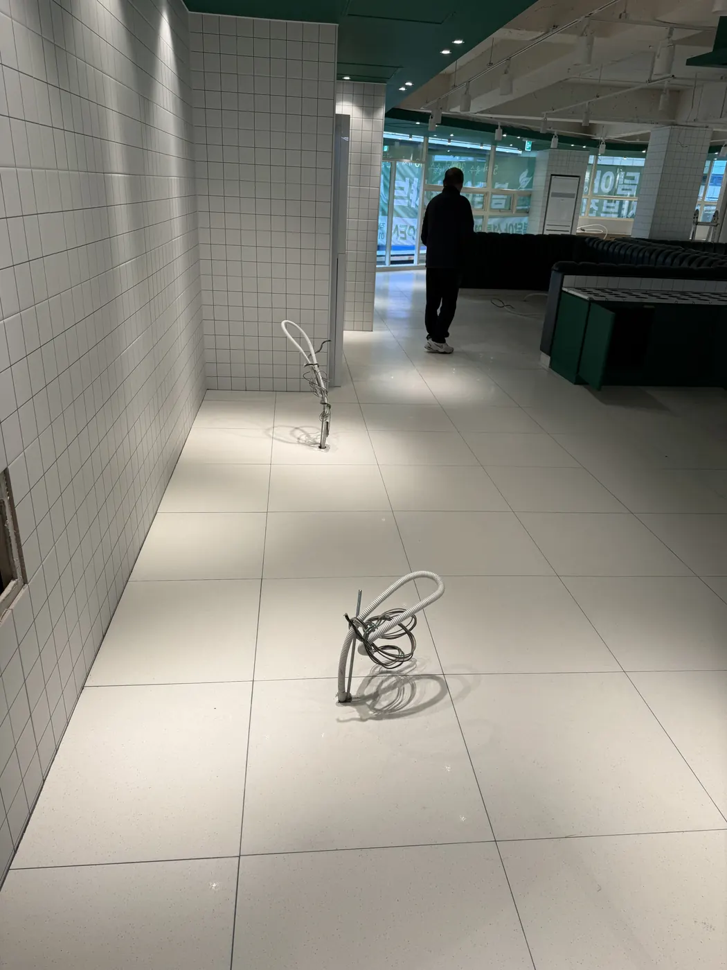 도호동 식당청소 시공 현장 — 바닥 마감 상태