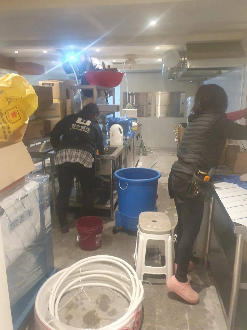세정 진행 — 동림동 식당청소 현장