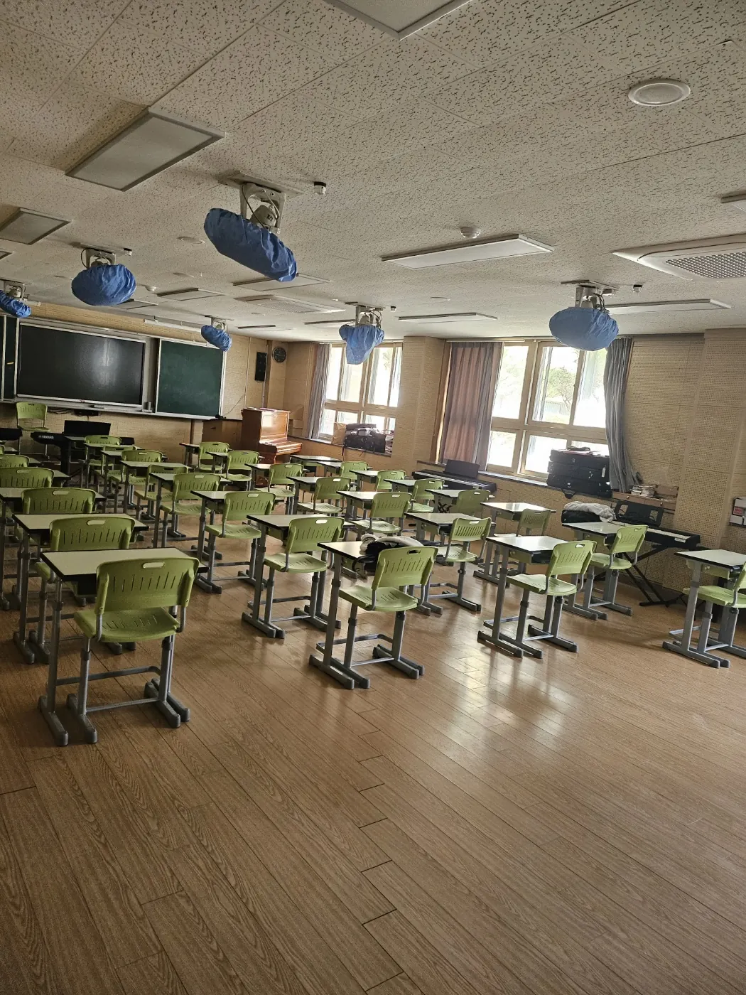 금남로4가 학교청소 시공 현장 — 교실 정리