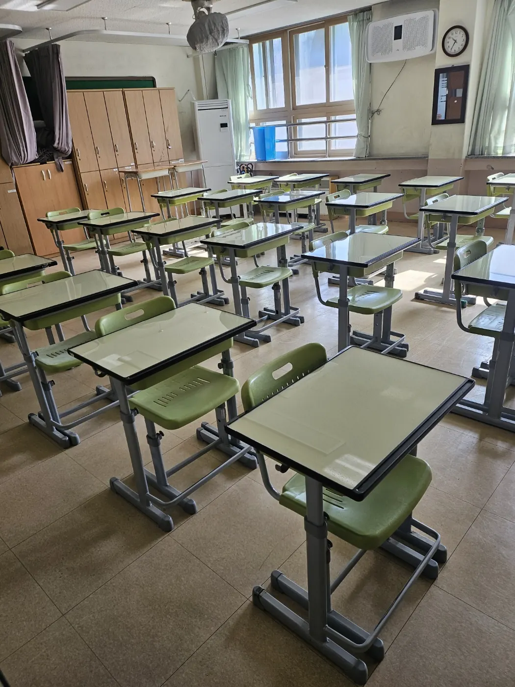 광주권 학교청소 시공 현장 — 교실 정리