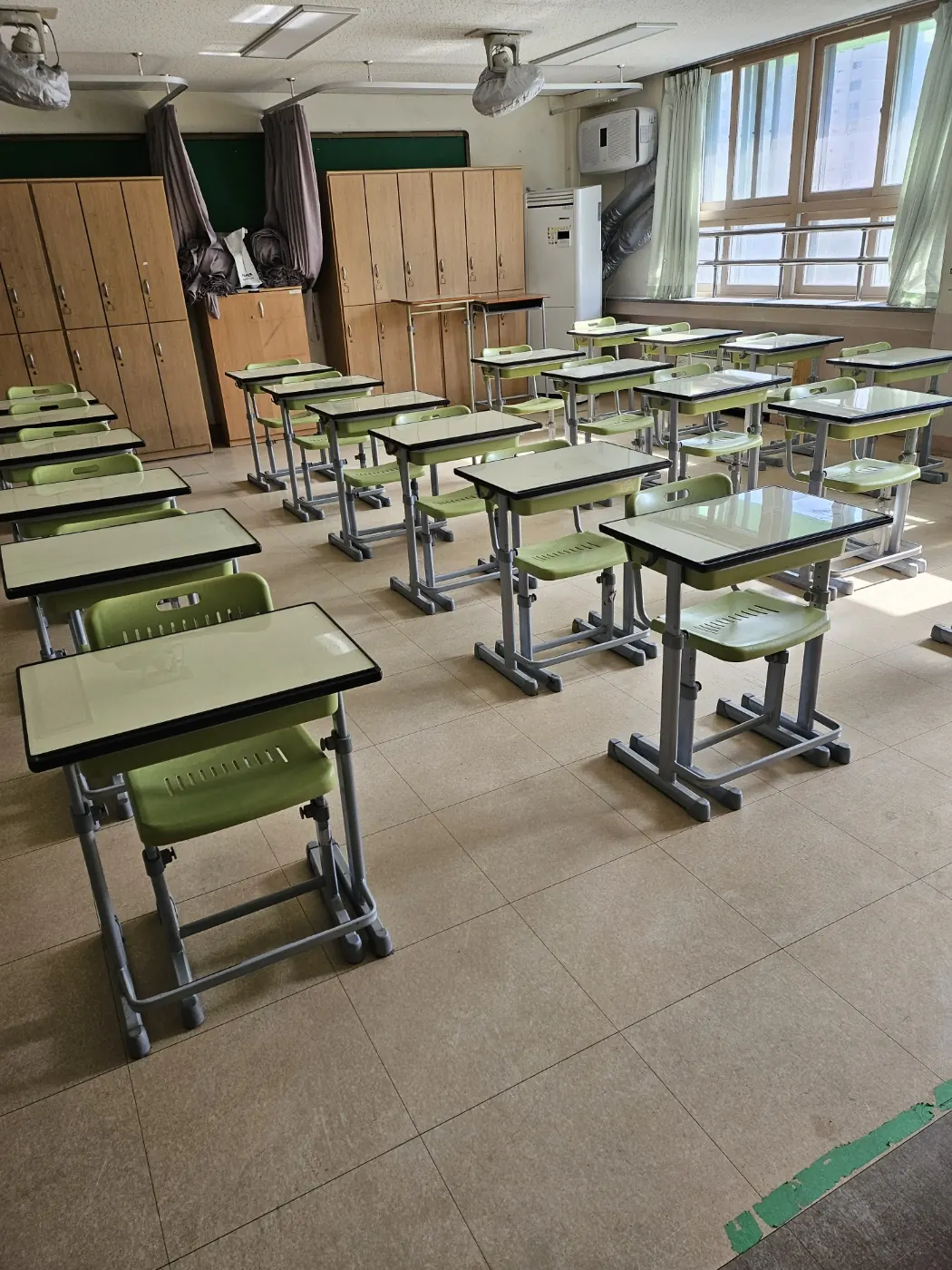 벽진동 학교청소 시공 현장 — 교실 마감