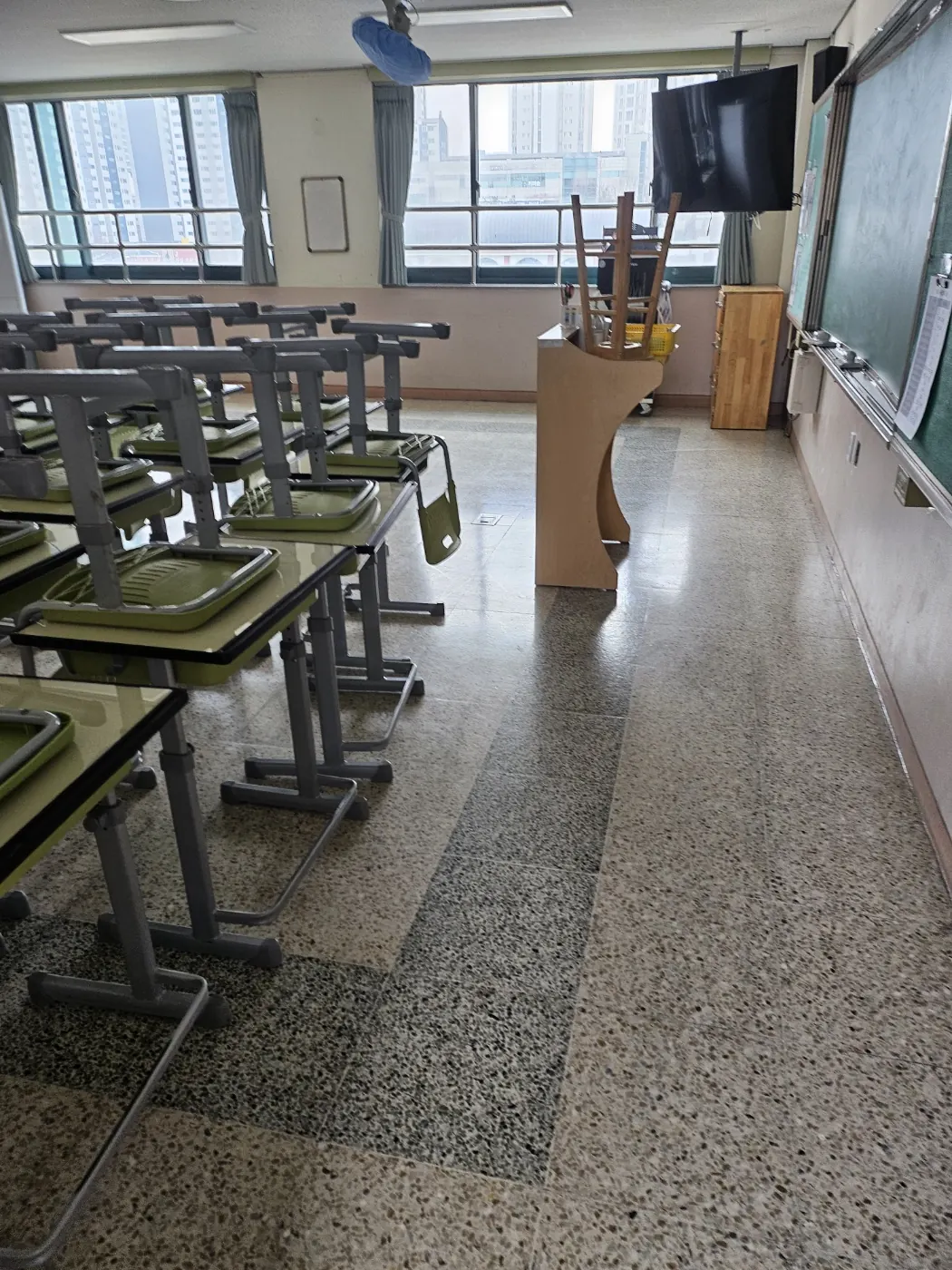 하남동 학교청소 시공 현장 — 교실 정리