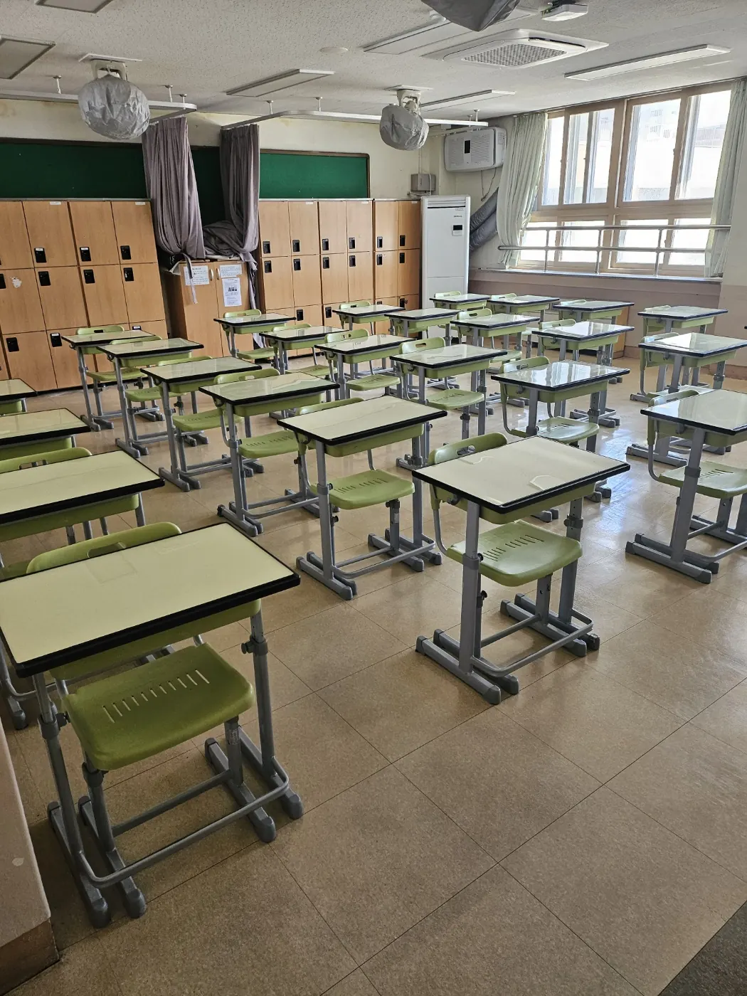금남로3가 학교청소 시공 현장 — 교실 정리