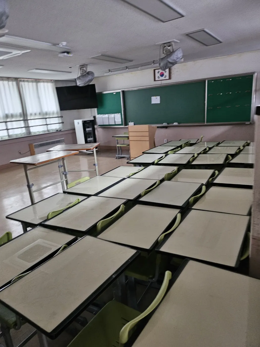 산수동 학교청소 시공 현장 — 교실 정리