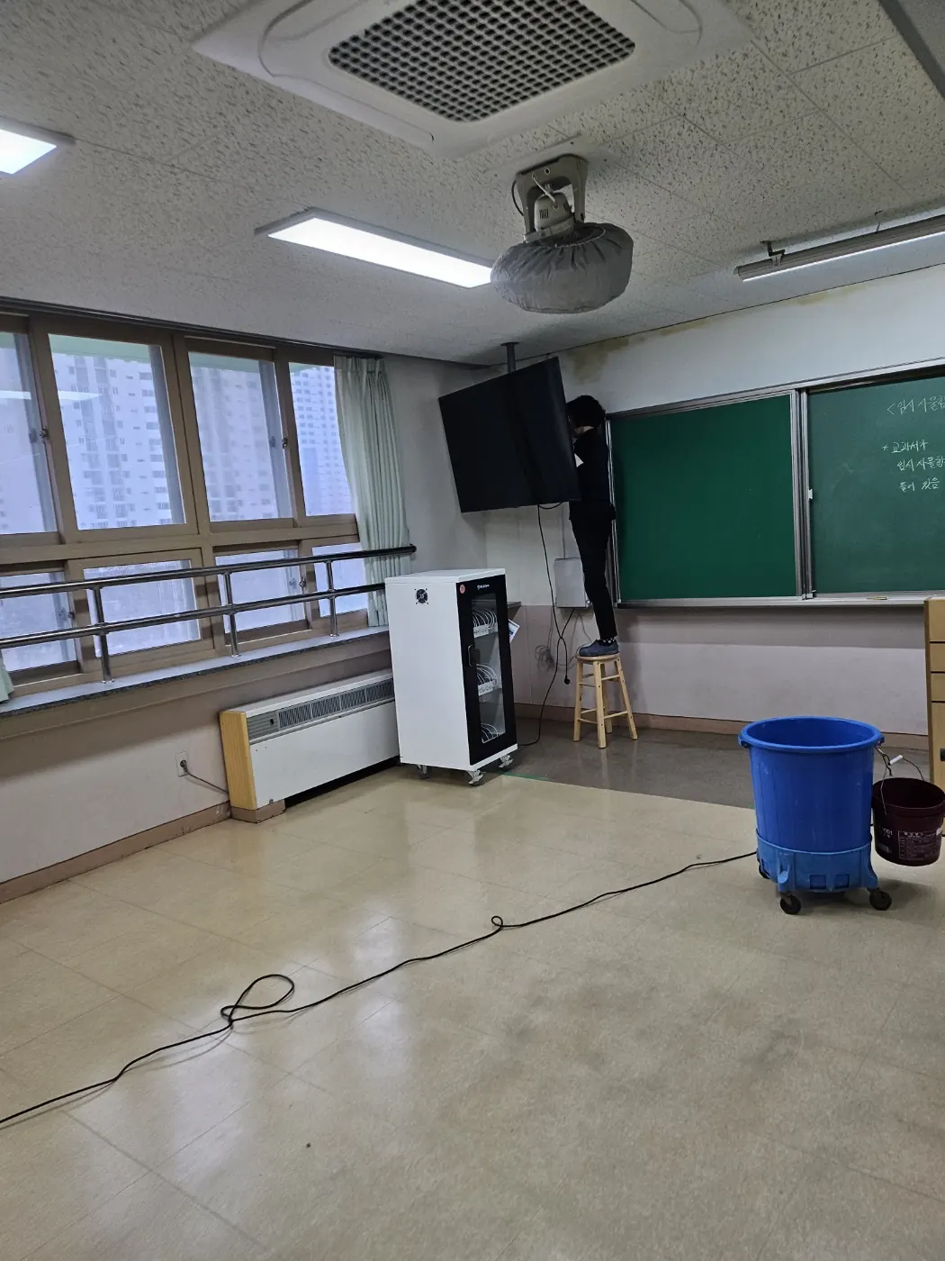 대산동 학교청소 시공 현장 — 교실 마감
