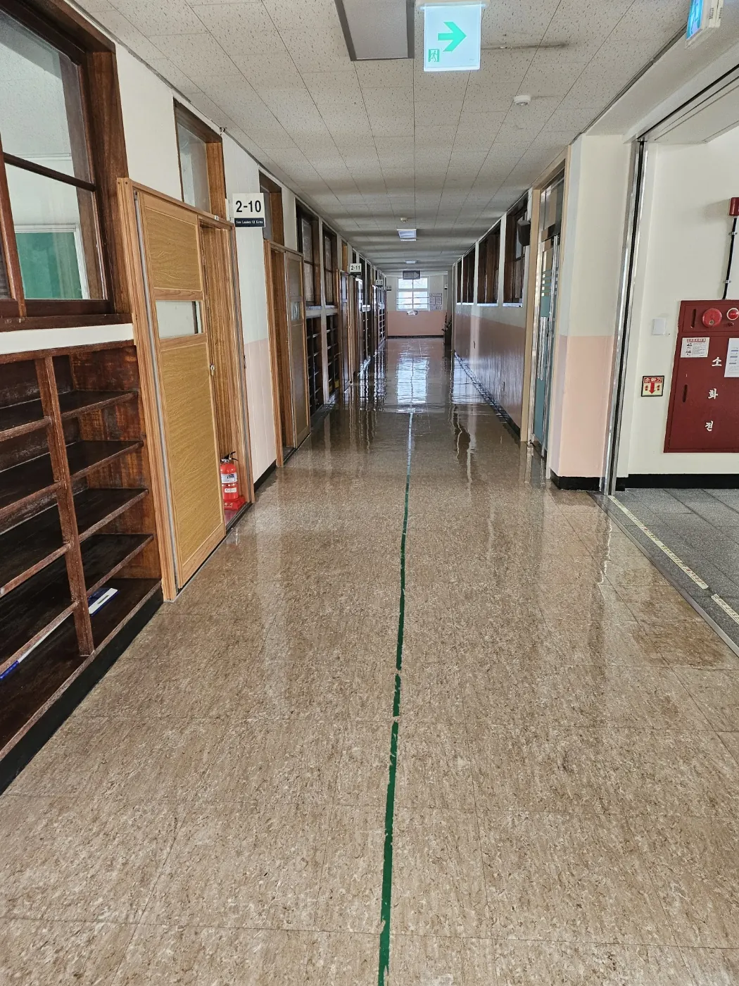 대지동 학교청소 시공 현장 — 복도 관리