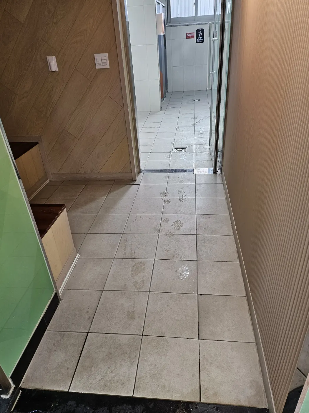 광천동 학교청소 시공 현장 — 복도 관리