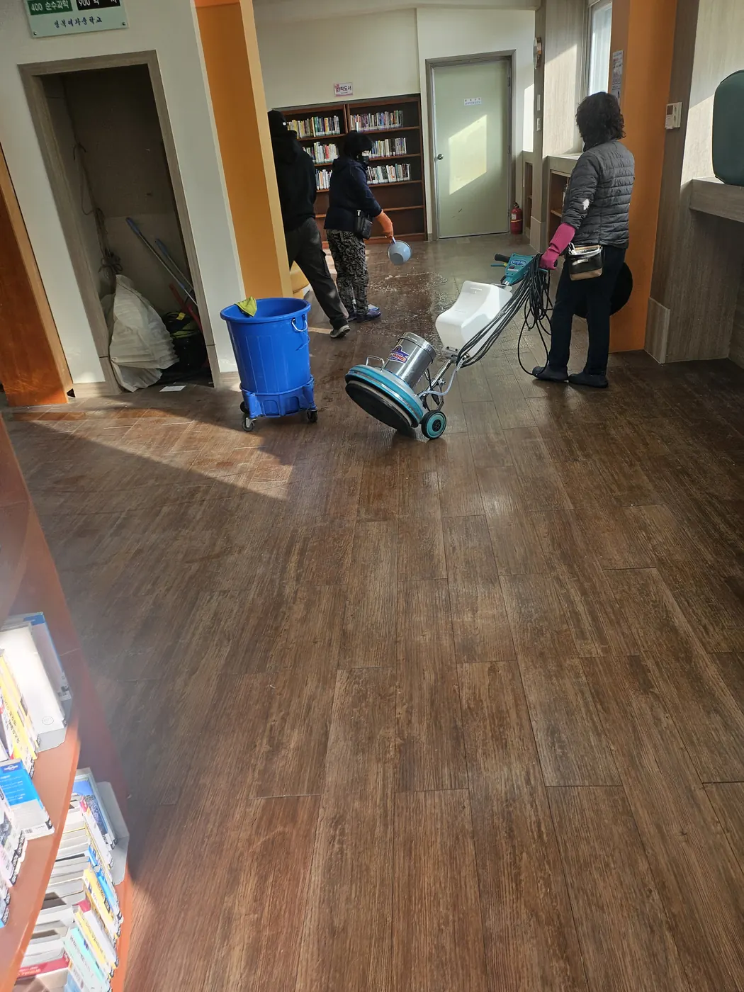 왁스 재코팅 — 치평동 학교청소 현장