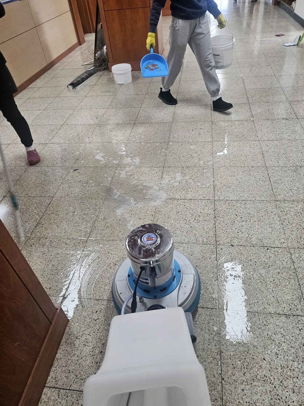 왁스 재코팅 — 광주권 학교청소 현장