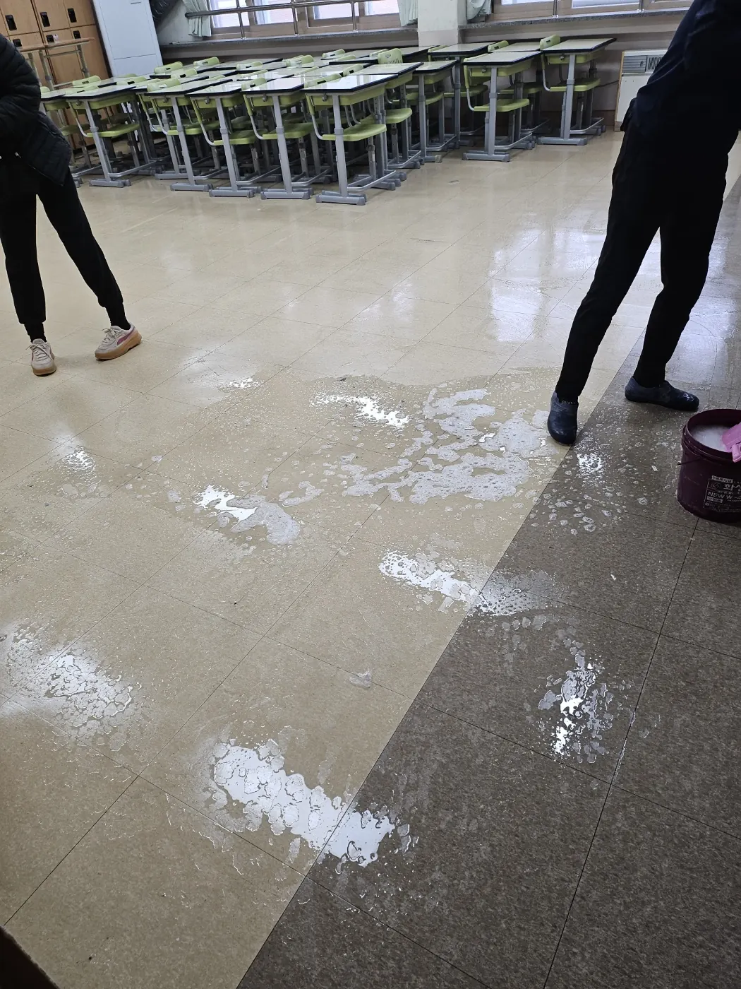 바닥 물걸레 마감 — 광산동 학교청소 현장