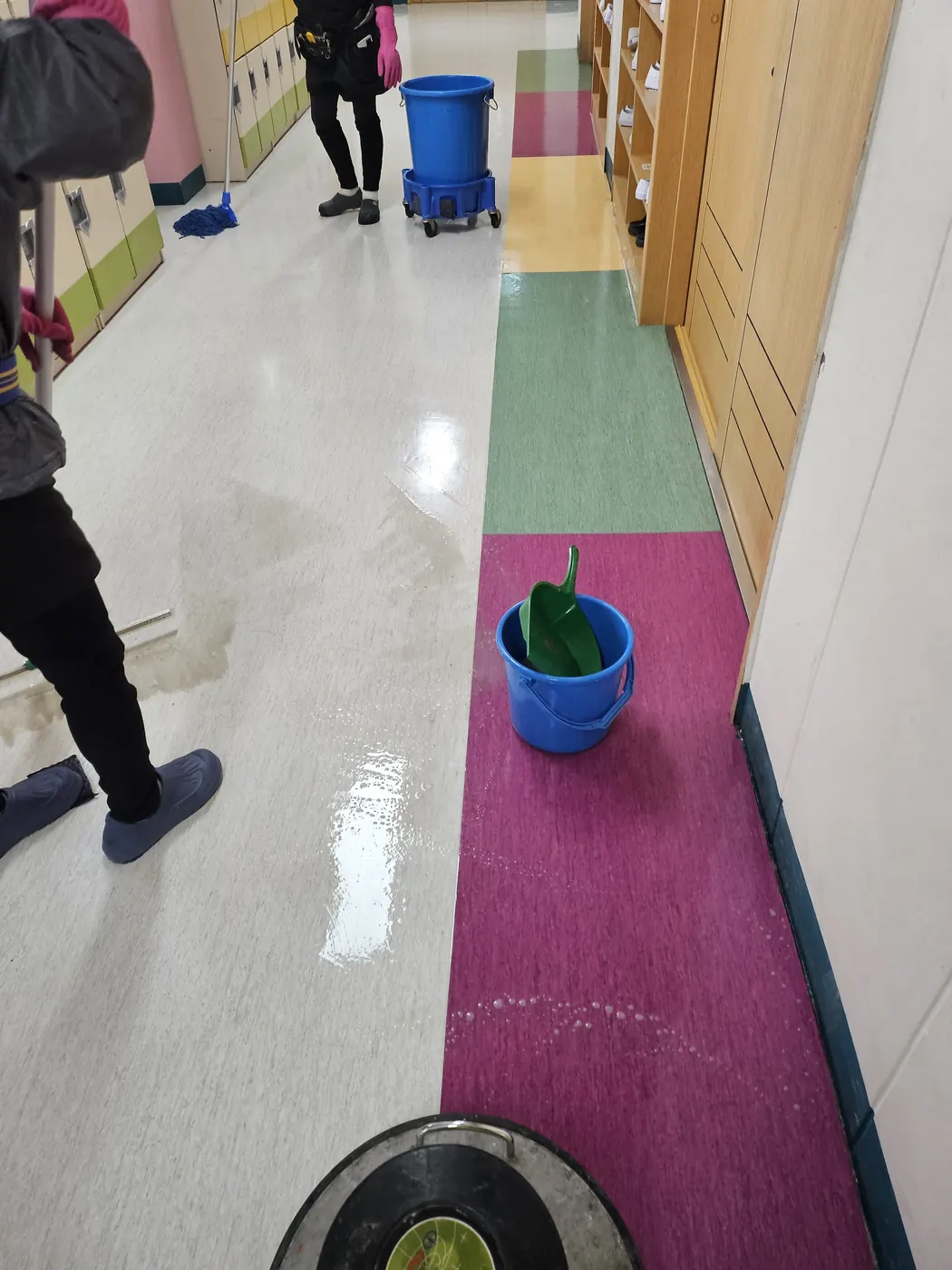 바닥 물걸레 마감 — 서창동 학교청소 현장