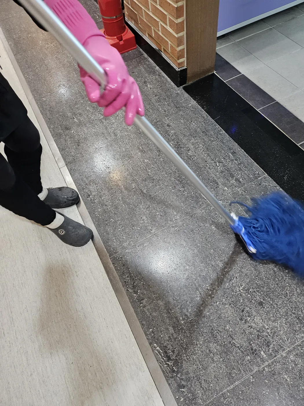 바닥 물걸레 마감 — 내남동 학교청소 현장